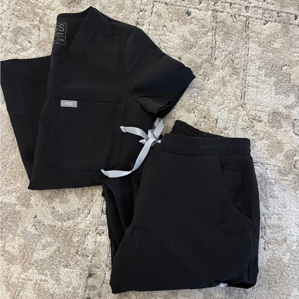 Like new Figs Technical Collection Scrub Top/Pants